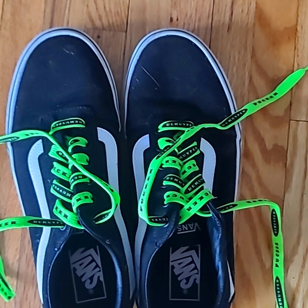 Vans tennis shoes